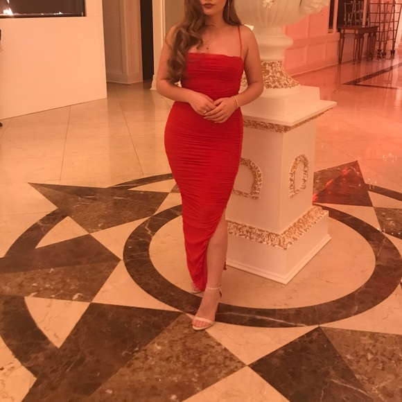 Red fitted dress - Picture 2 of 3